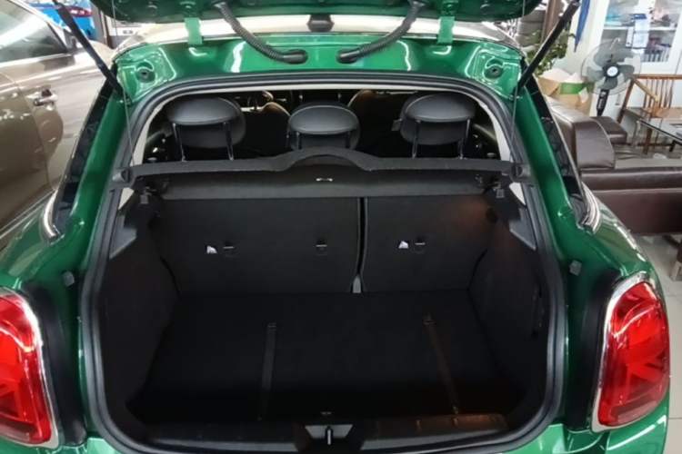 Used MINI 2021 1.5T COOPER Classic Edition Five-Door Version Trunk