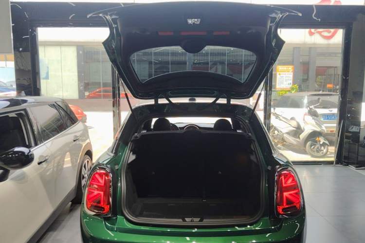 Used MINI 2021 1.5T COOPER Classic Edition Five-Door Version Trunk