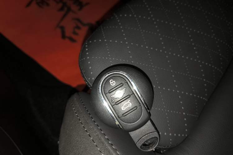 Used MINI 2021 1.5T COOPER Artist Five-Door Edition Vehicle Key