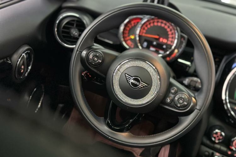 Used MINI 2021 1.5T ONE PLUS Five-Door Edition Interior 11