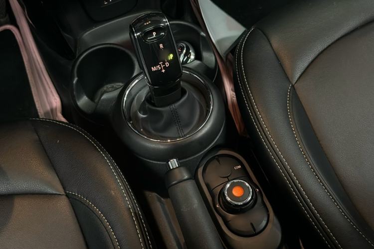 Used MINI 2021 1.5T ONE PLUS Five-Door Edition Interior 2