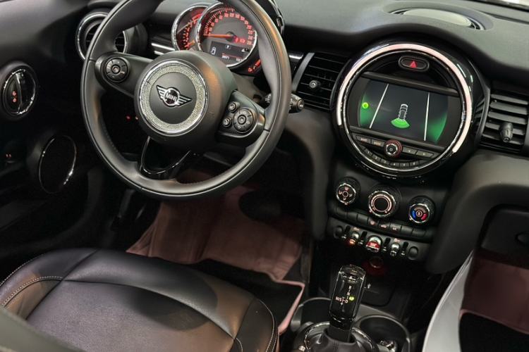 Used MINI 2021 1.5T ONE PLUS Five-Door Edition Interior 3