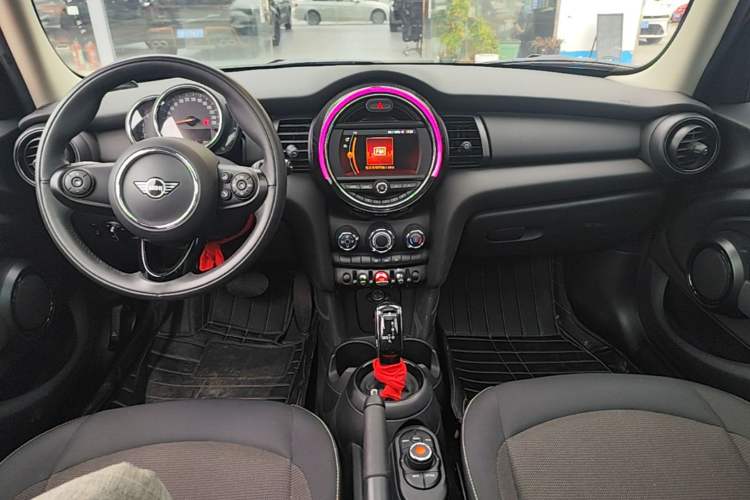 Used MINI 2021 1.5T ONE Five-Door Version Center Console