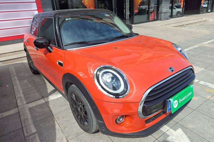 Used MINI 2021 1.5T COOPER Classic Edition Five-Door Version Front Right 45 Deg