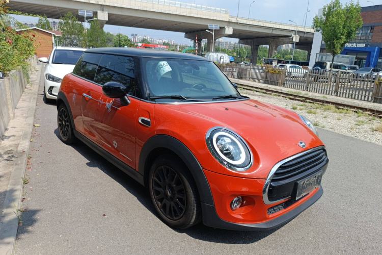 Used MINI 2021 1.5T COOPER Classic Edition Front Right 45 Deg