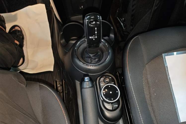 Used MINI 2021 1.5T ONE PLUS Gear Lever