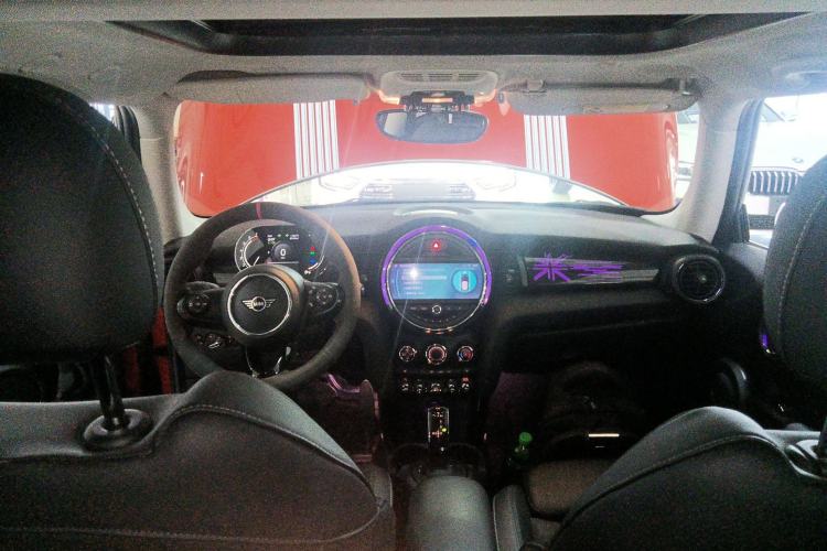 Used MINI 2021 1.5T COOPER Classic Edition Interior 2