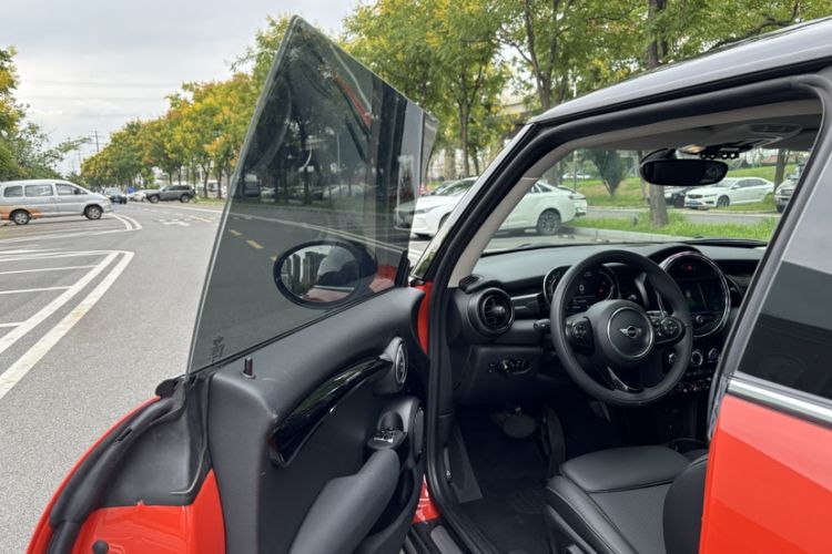 Used MINI 2021 1.5T COOPER Classic Edition Interior 2