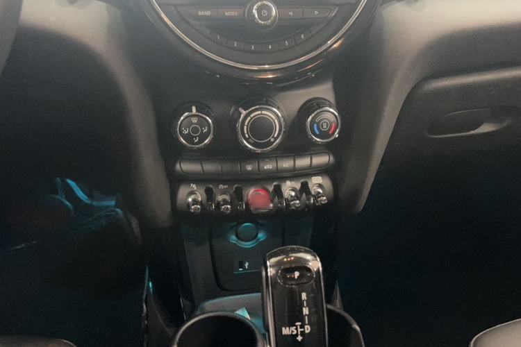 Used MINI 2021 1.5T COOPER Classic Edition Five-Door Version Interior 2