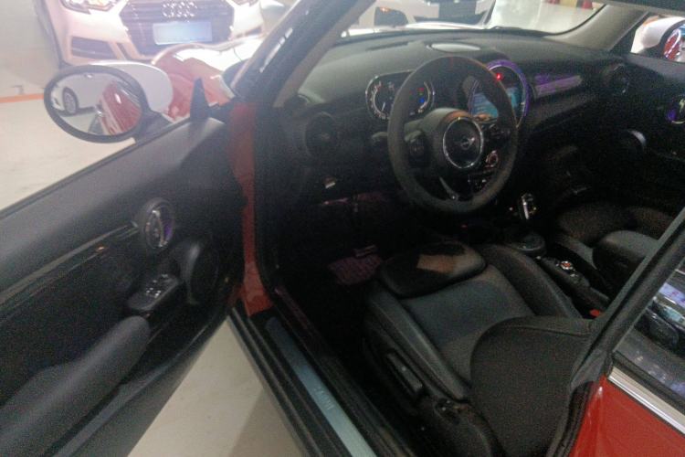 Used MINI 2021 1.5T COOPER Classic Edition Interior 3