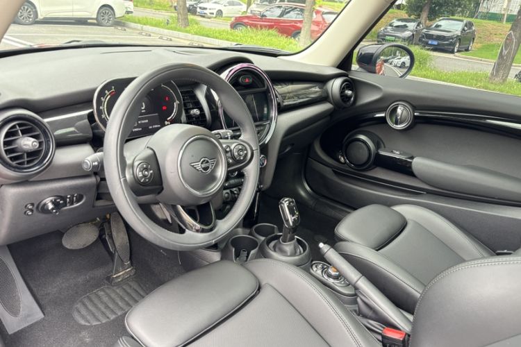 Used MINI 2021 1.5T COOPER Classic Edition Interior 3