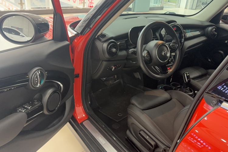Used MINI 2021 1.5T COOPER Classic Edition Five-Door Version Interior 4