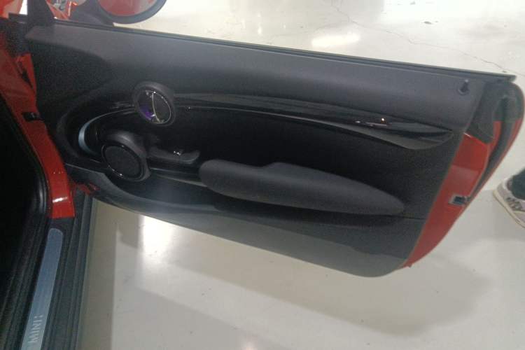 Used MINI 2021 1.5T COOPER Classic Edition Interior 5