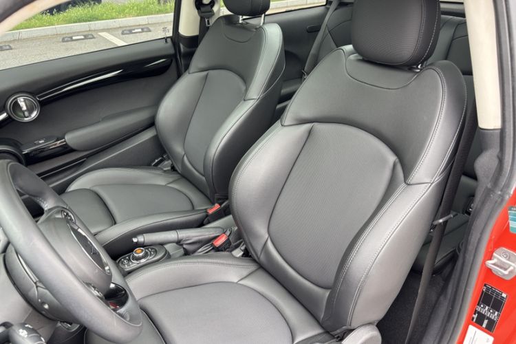Used MINI 2021 1.5T COOPER Classic Edition Interior 5