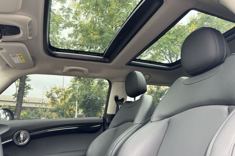 Used MINI 2021 1.5T COOPER Classic Edition Interior 6