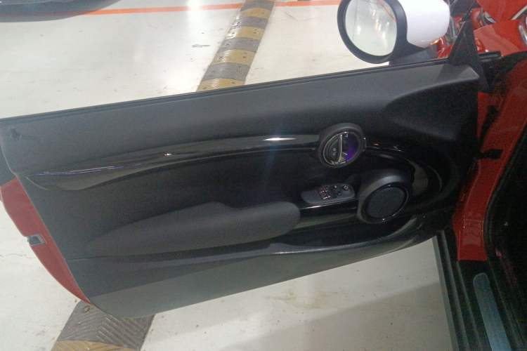 Used MINI 2021 1.5T COOPER Classic Edition Interior 7