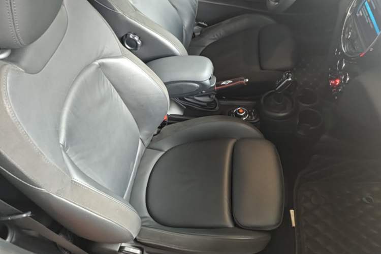 Used MINI 2021 1.5T COOPER Artist Right Front Seat