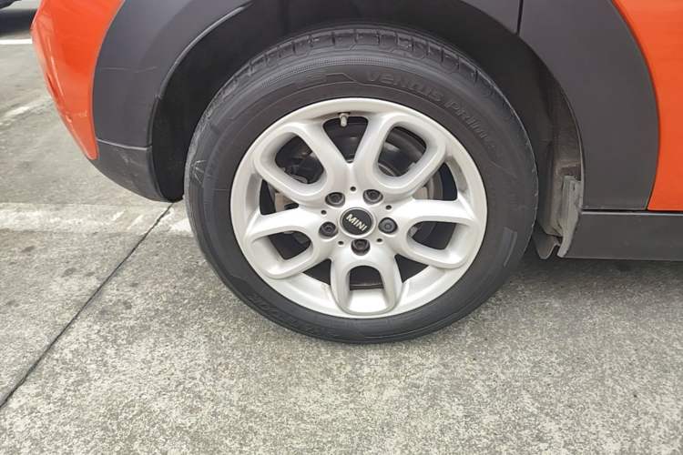 Used MINI 2021 1.5T ONE Five-Door Version Right Rear Wheel Hub