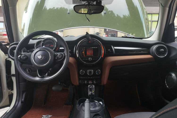 Used MINI 2021 1.5T ONE Five-Door Version Center Console