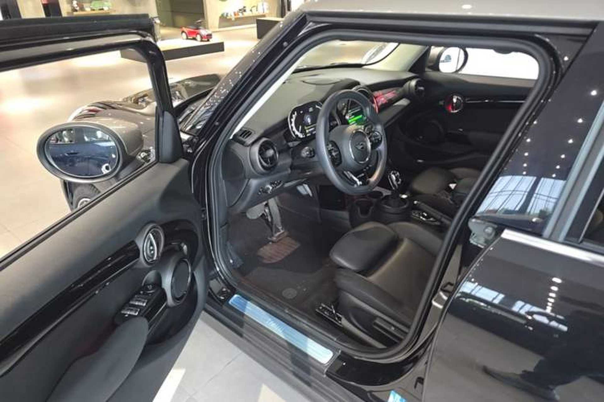 Used MINI 2021 1.5T COOPER Artist Five-Door Edition Driver Seat