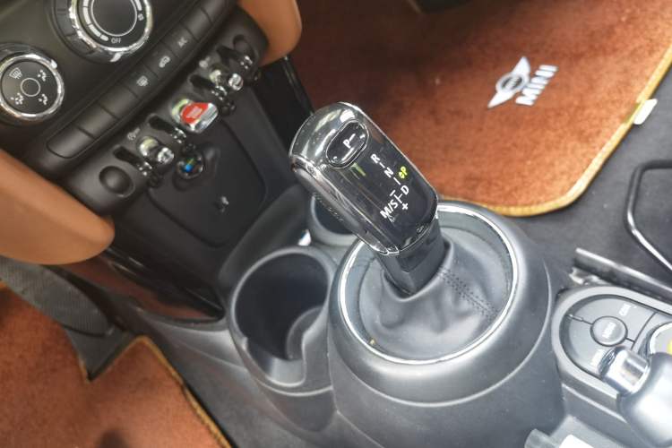 Used MINI 2021 1.5T ONE Five-Door Version Gear Lever