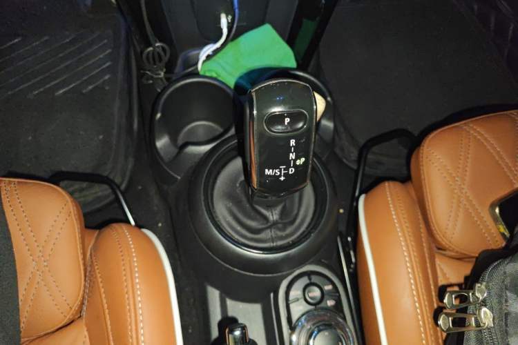 Used MINI 2021 1.5T COOPER Artist Gear Lever