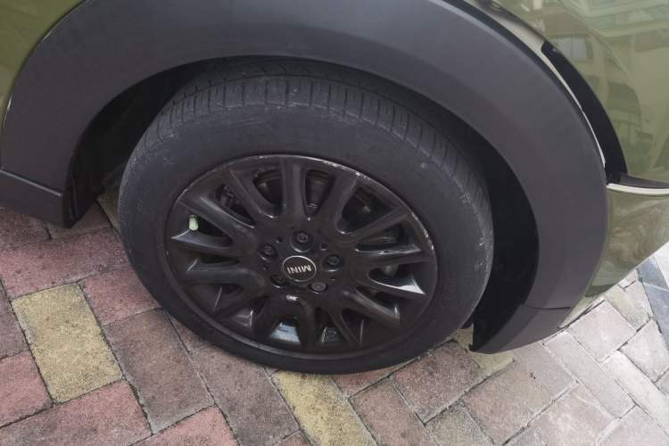 Used MINI 2021 1.5T ONE Five-Door Version Right Front Wheel Hub