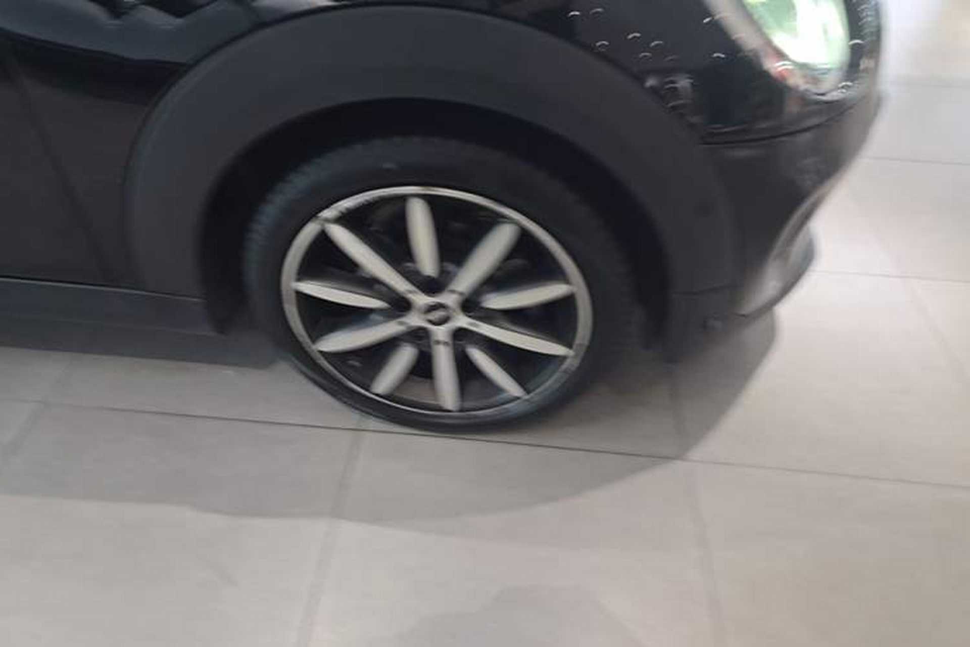 Used MINI 2021 1.5T COOPER Artist Five-Door Edition Right Front Wheel Hub