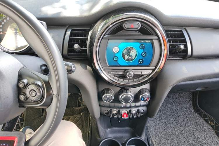 Used MINI 2021 1.5T ONE Audio And AC Panel