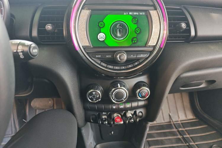 Used MINI 2021 1.5T ONE Five-Door Version Audio And AC Panel