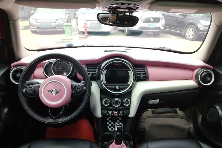 Used MINI 2021 1.5T ONE Five-Door Version Center Console