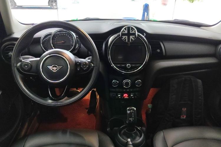 Used MINI 2021 1.5T ONE Five-Door Version Center Console