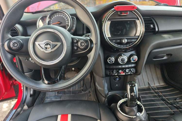 Used MINI 2021 1.5T ONE Five-Door Version Center Console