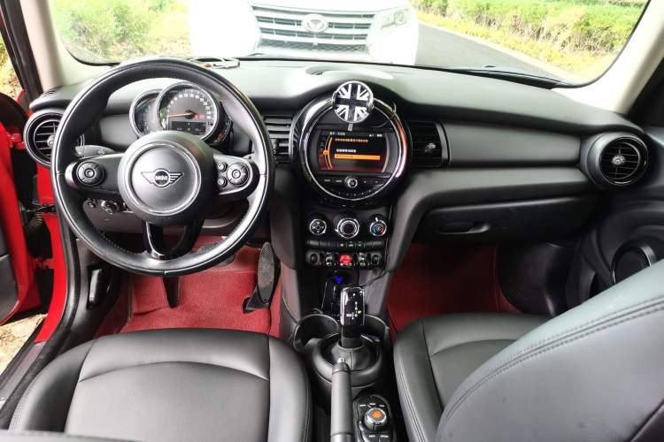 Used MINI 2021 1.5T ONE Five-Door Version Center Console