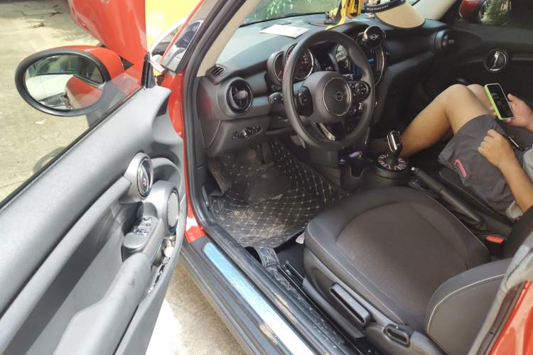 Used MINI 2021 1.5T ONE Driver Seat