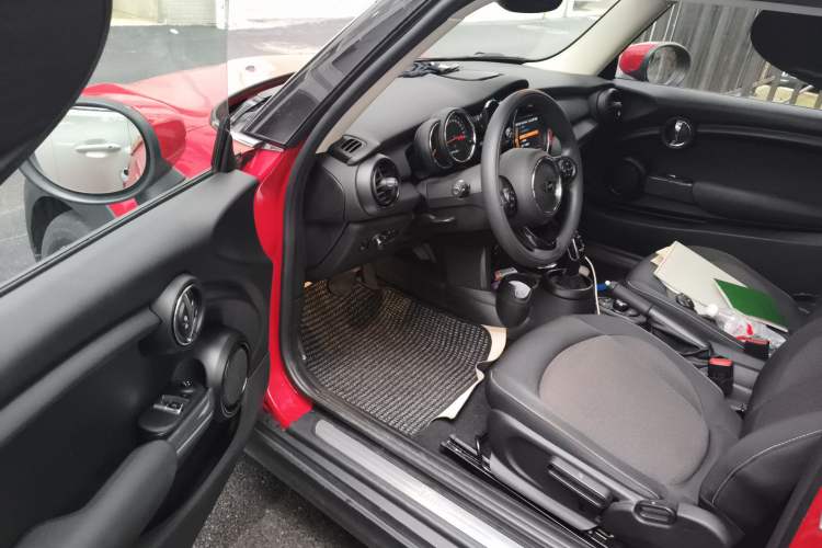 Used MINI 2021 1.5T ONE Driver Seat