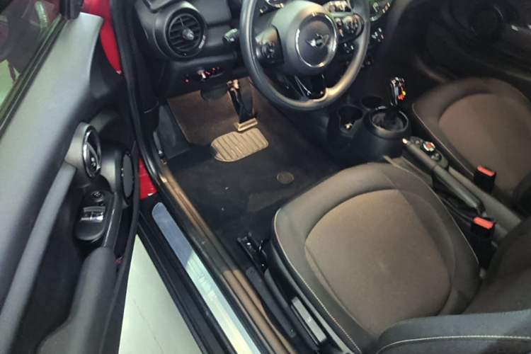 Used MINI 2021 1.5T ONE Driver Seat