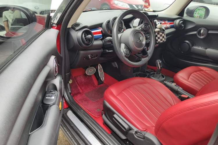 Used MINI 2021 1.5T ONE Driver Seat