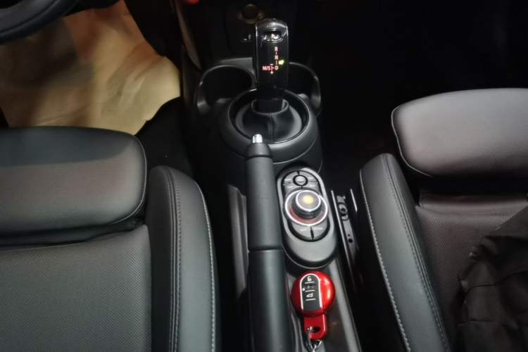Used MINI 2021 1.5T COOPER Classic Edition Five-Door Version Gear Lever