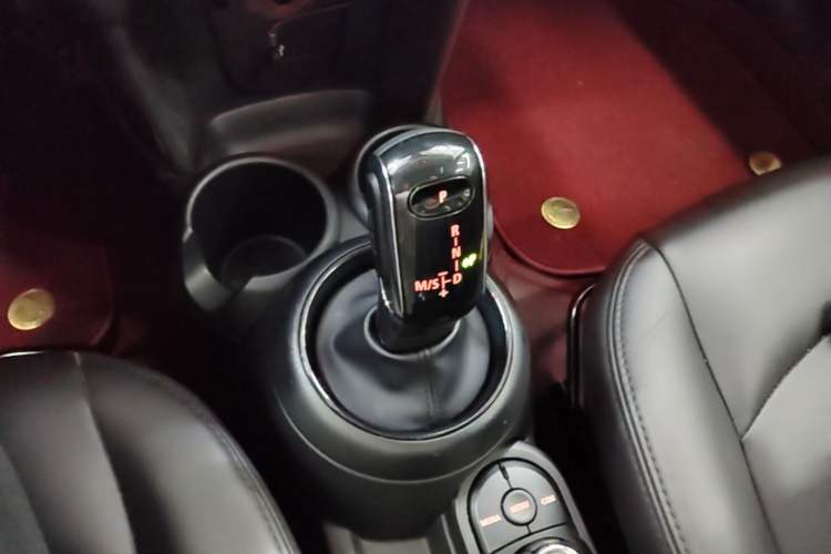 Used MINI 2021 1.5T ONE Five-Door Version Gear Lever