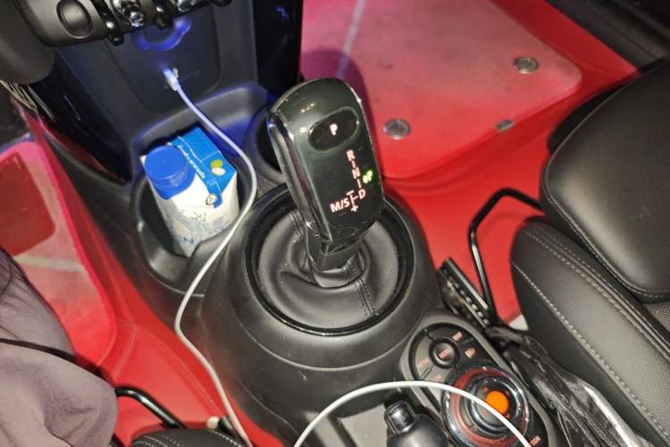 Used MINI 2021 1.5T COOPER Classic Edition Five-Door Version Gear Lever