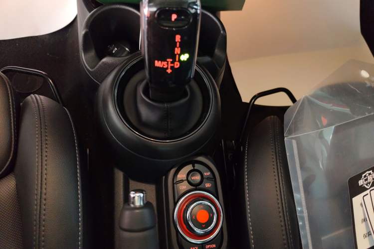 Used MINI 2021 1.5T COOPER Classic Edition Five-Door Version Gear Lever