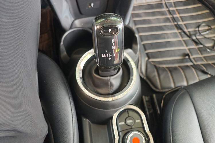 Used MINI 2021 1.5T ONE Five-Door Version Gear Lever