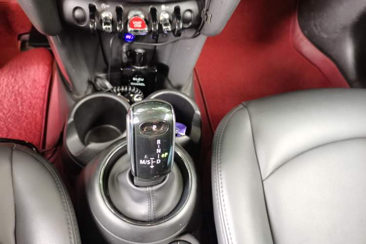 Used MINI 2021 1.5T ONE Five-Door Version Gear Lever