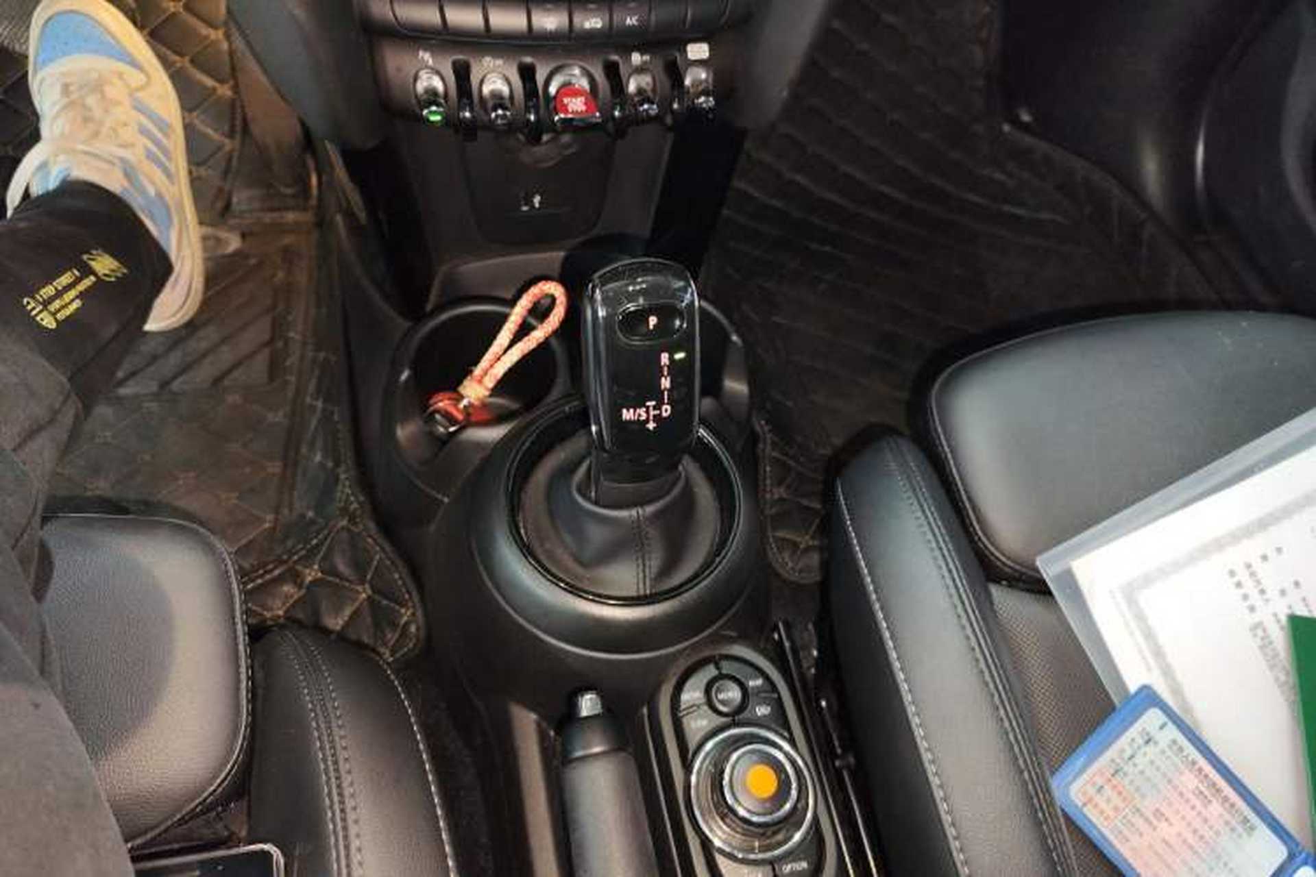 Used MINI 2021 1.5T COOPER Classic Edition Five-Door Version Gear Lever