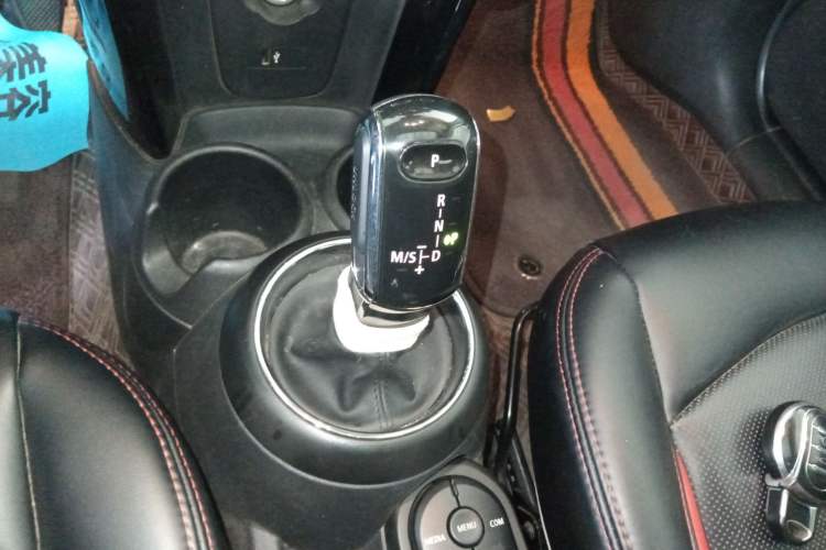 Used MINI 2021 1.5T ONE PLUS Five-Door Edition Gear Lever