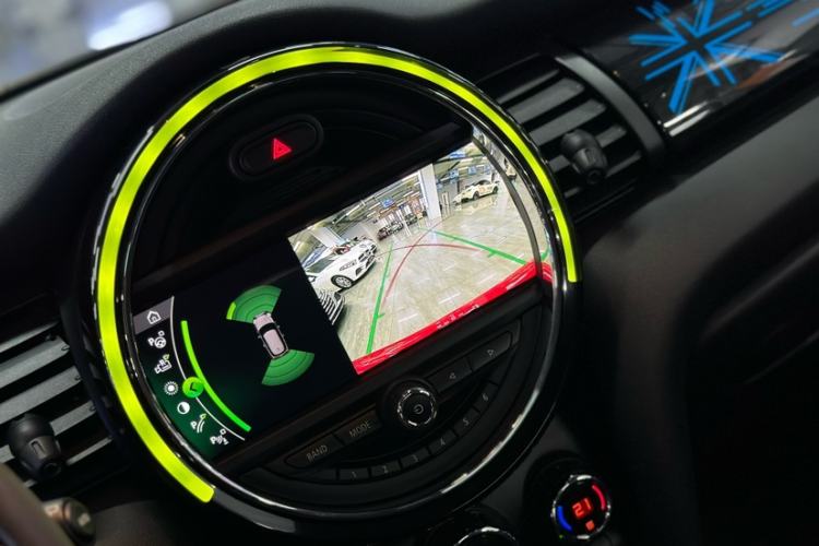 Used MINI 2021 1.5T COOPER Artist Interior 1