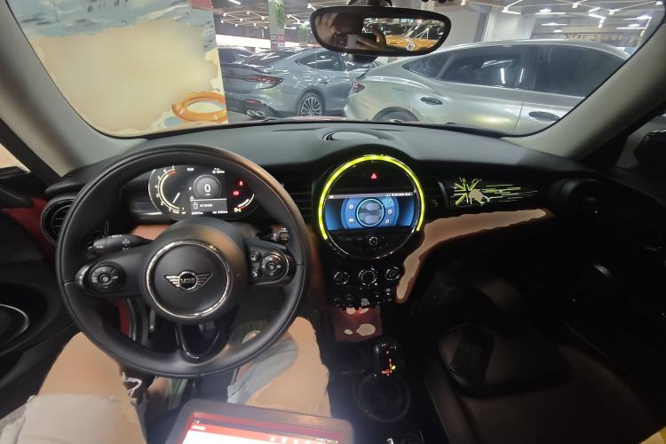 Used MINI 2021 1.5T COOPER Classic Edition Interior 2