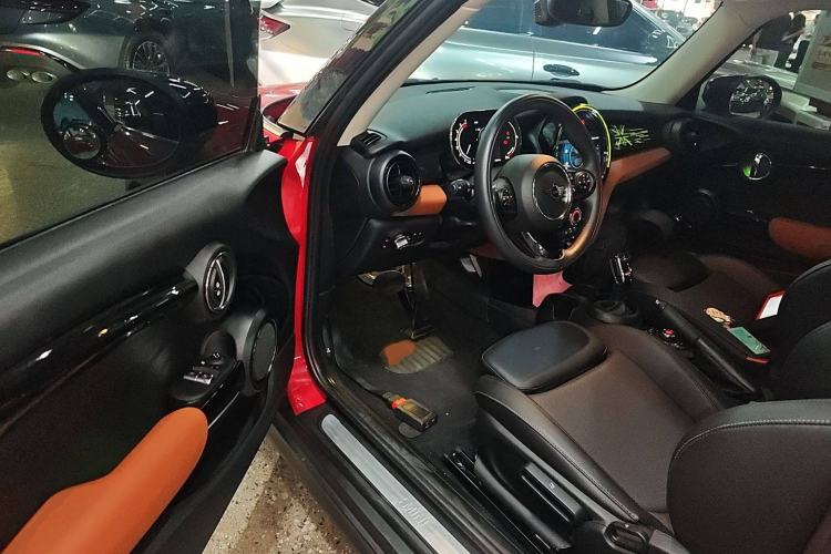 Used MINI 2021 1.5T COOPER Classic Edition Interior 3