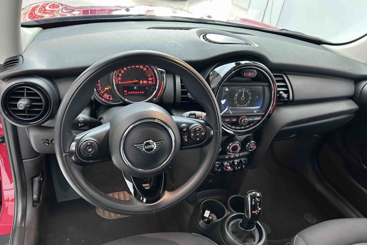 Used MINI 2021 1.5T ONE Interior 4